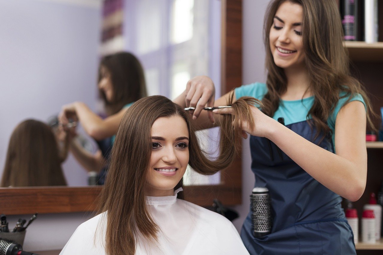 hairdresser cutting ladies hair